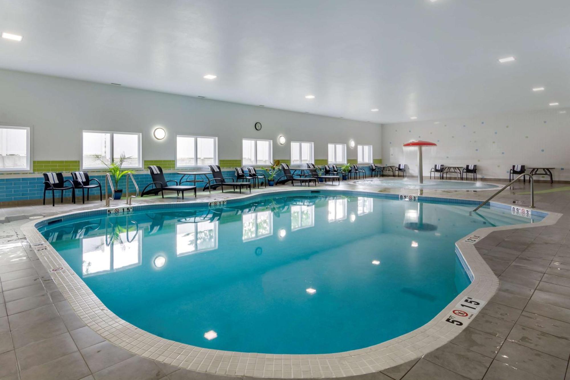 Hampton Inn & Suites Edmonton/West Exterior foto